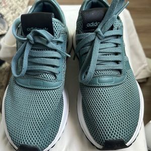Womens teal adidas running shoes